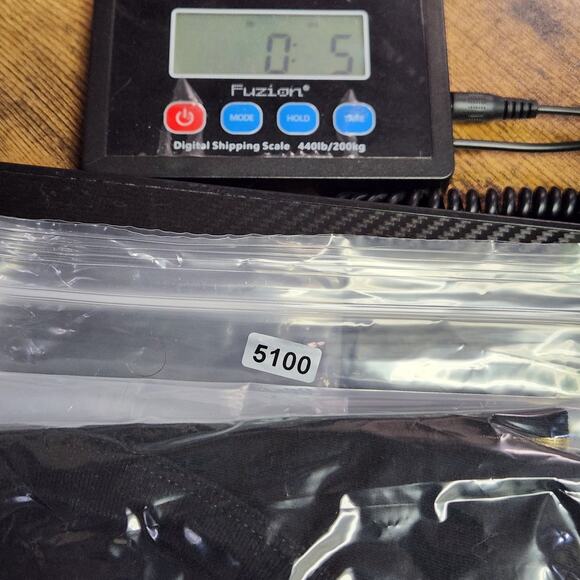 VTG GUESS Mens Gold American Flag Foil Graphic V-Neck T-Shirt M Black Patriotic - Picture 8 of 8